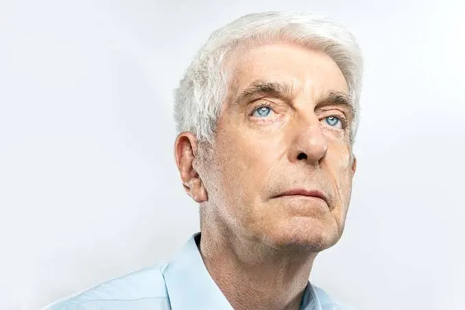 Jacques Vallée afirma que laboratórios já desenvolvem linguagens para comunicação com seres não humanos, ampliando o debate global sobre UAPs e contato extraterrestre.