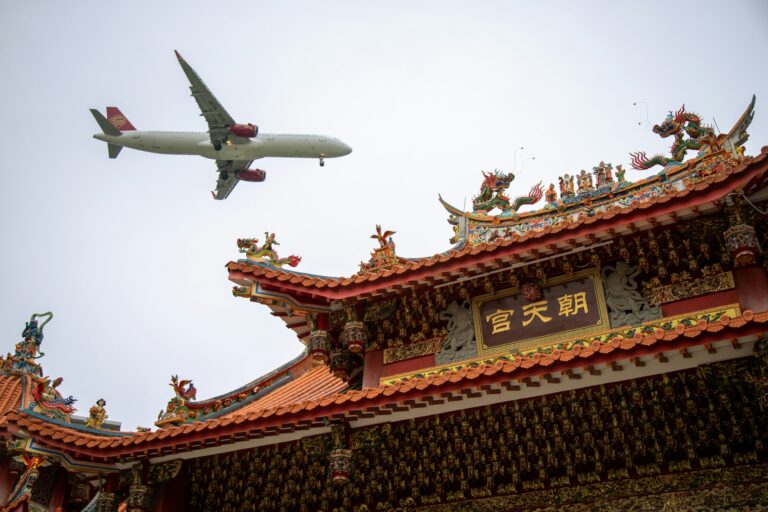 Um objeto misterioso liberado pelo avião espacial chinês Shenlong foi detectado em órbita e está sendo monitorado por especialistas de diversos países.
